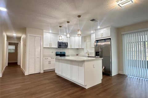 House in Lutz, Florida 3 bedrooms, 112.78 sq.m. № 2232512 - photo 18