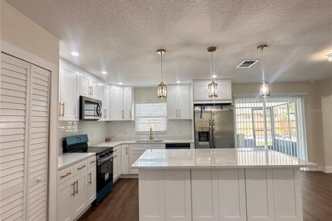 House in Lutz, Florida 3 bedrooms, 112.78 sq.m. № 2232512 - photo 11