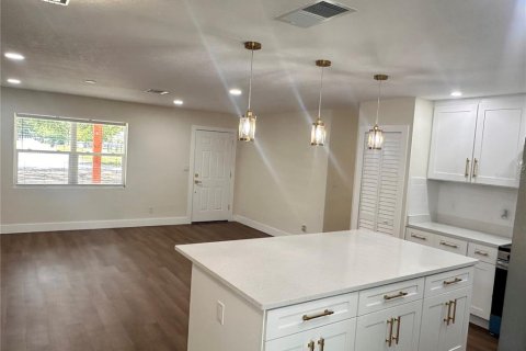 House in Lutz, Florida 3 bedrooms, 112.78 sq.m. № 2232512 - photo 25