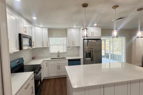 House in Lutz, Florida 3 bedrooms, 112.78 sq.m. № 2232512 - photo 12