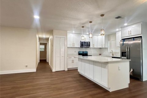House in Lutz, Florida 3 bedrooms, 112.78 sq.m. № 2232512 - photo 16