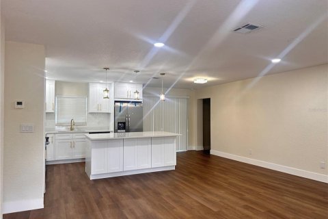 House in Lutz, Florida 3 bedrooms, 112.78 sq.m. № 2232512 - photo 8