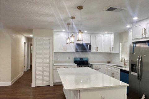 House in Lutz, Florida 3 bedrooms, 112.78 sq.m. № 2232512 - photo 22