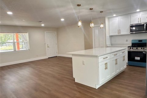House in Lutz, Florida 3 bedrooms, 112.78 sq.m. № 2232512 - photo 10