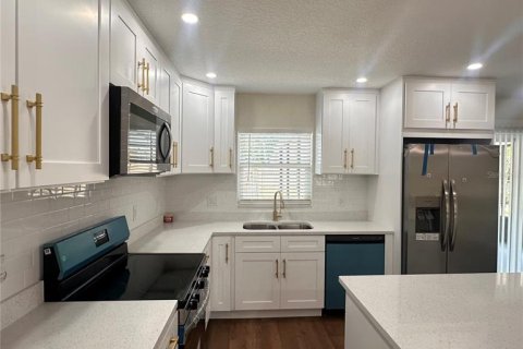 House in Lutz, Florida 3 bedrooms, 112.78 sq.m. № 2232512 - photo 15