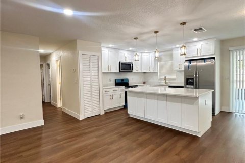 House in Lutz, Florida 3 bedrooms, 112.78 sq.m. № 2232512 - photo 14