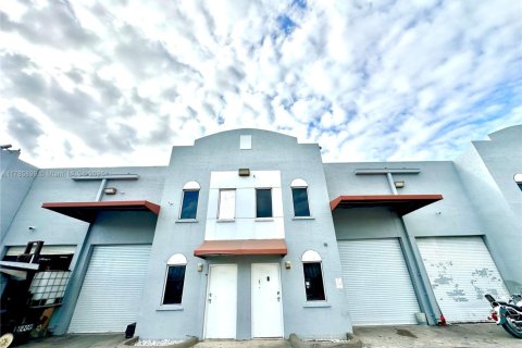 Immobilier commercial à vendre à Opa-locka, Floride № 1960627 - photo 12