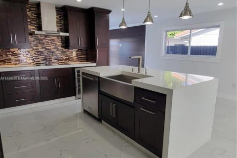 Casa en venta en Sweetwater, Florida, 4 dormitorios, 157.47 m2 № 1857472 - foto 7