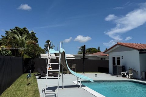 Casa en venta en Sweetwater, Florida, 4 dormitorios, 157.47 m2 № 1857472 - foto 6