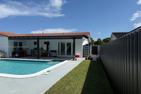 Casa en venta en Sweetwater, Florida, 4 dormitorios, 157.47 m2 № 1857472 - foto 2