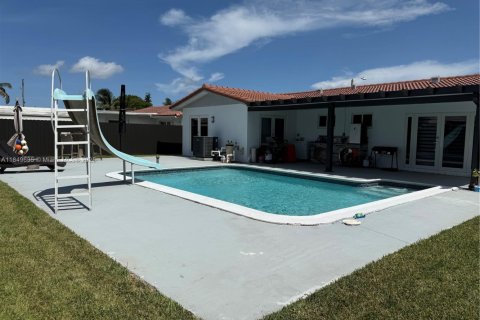 Casa en venta en Sweetwater, Florida, 4 dormitorios, 157.47 m2 № 1857472 - foto 1