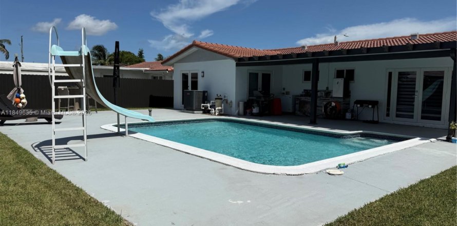 Casa en Sweetwater, Florida 4 dormitorios, 157.47 m2 № 1857472