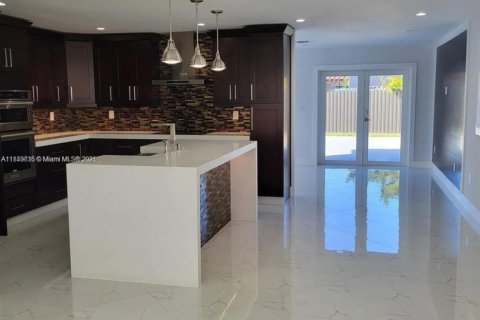 Casa en venta en Sweetwater, Florida, 4 dormitorios, 157.47 m2 № 1857472 - foto 9
