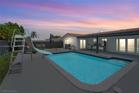 Casa en venta en Sweetwater, Florida, 4 dormitorios, 157.47 m2 № 1857472 - foto 22