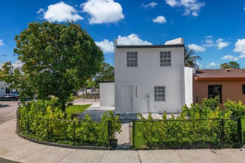 Touwnhouse à louer à Miami Gardens, Floride: 3 chambres, 117.06 m2 № 2242865 - photo 2