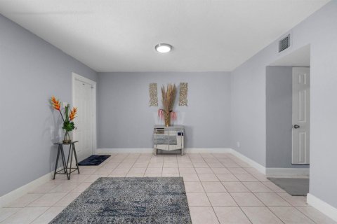 Touwnhouse à louer à Miami Gardens, Floride: 3 chambres, 117.06 m2 № 2242865 - photo 18