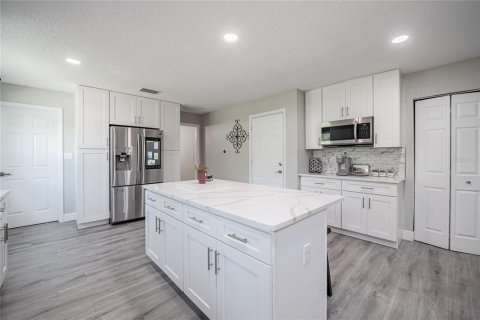 House in Lakeland, Florida 4 bedrooms, 250.84 sq.m. № 1721048 - photo 16