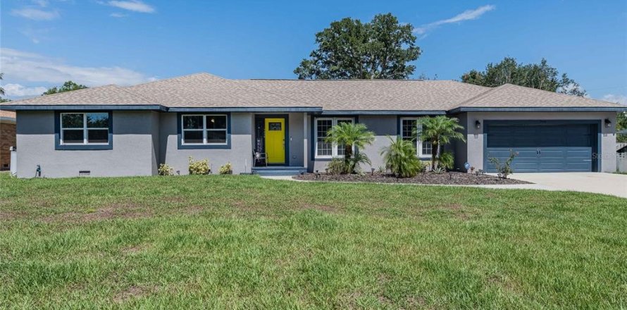House in Lakeland, Florida 4 bedrooms, 250.84 sq.m. № 1721048