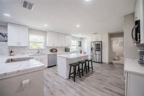 House in Lakeland, Florida 4 bedrooms, 250.84 sq.m. № 1721048 - photo 12