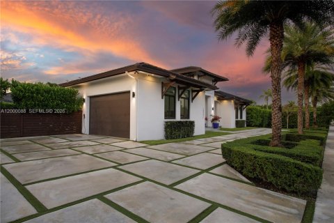 Casa en venta en Miami, Florida, 5 dormitorios, 373.19 m2 № 2065068 - foto 2