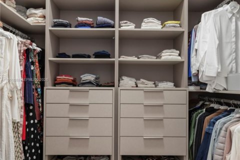 Casa en venta en Miami, Florida, 5 dormitorios, 373.19 m2 № 2065068 - foto 25