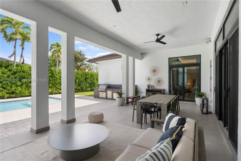 Casa en venta en Miami, Florida, 5 dormitorios, 373.19 m2 № 2065068 - foto 15