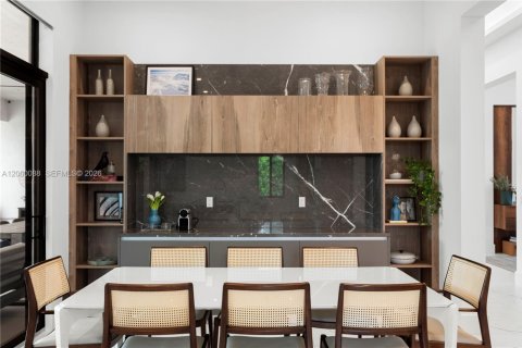 Casa en venta en Miami, Florida, 5 dormitorios, 373.19 m2 № 2065068 - foto 8