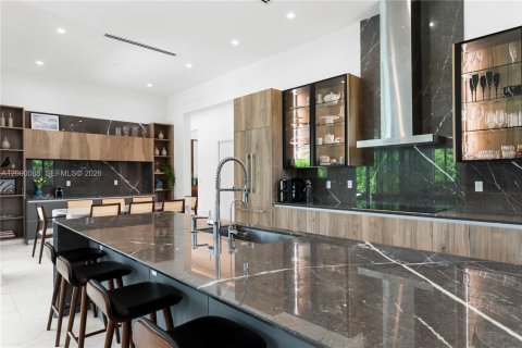 Casa en venta en Miami, Florida, 5 dormitorios, 373.19 m2 № 2065068 - foto 10