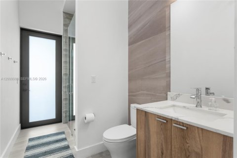Casa en venta en Miami, Florida, 5 dormitorios, 373.19 m2 № 2065068 - foto 19