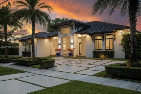 Casa en Miami, Florida 5 dormitorios, 373.19 m2 № 2065068