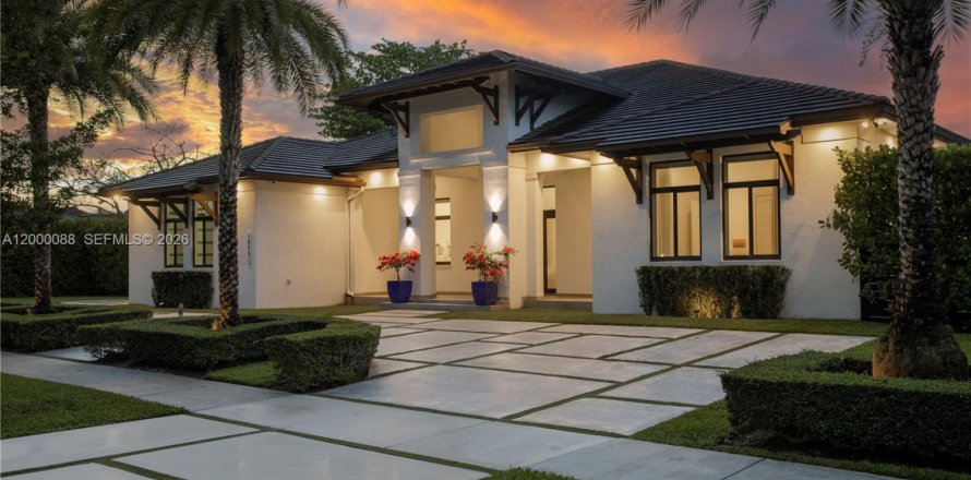 Casa en Miami, Florida 5 dormitorios, 373.19 m2 № 2065068