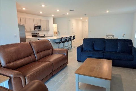 House in Edgewater, Florida 4 bedrooms, 195.65 sq.m. № 1916191 - photo 22