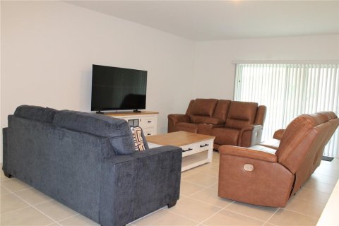 House in Edgewater, Florida 4 bedrooms, 195.65 sq.m. № 1916191 - photo 21
