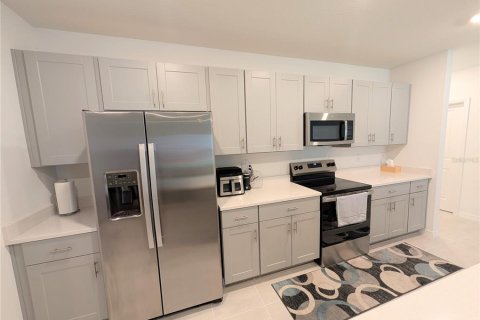 House in Edgewater, Florida 4 bedrooms, 195.65 sq.m. № 1916191 - photo 16