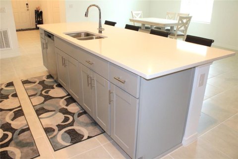 House in Edgewater, Florida 4 bedrooms, 195.65 sq.m. № 1916191 - photo 17