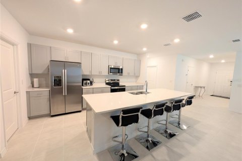 House in Edgewater, Florida 4 bedrooms, 195.65 sq.m. № 1916191 - photo 18