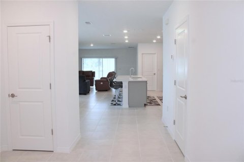 House in Edgewater, Florida 4 bedrooms, 195.65 sq.m. № 1916191 - photo 14