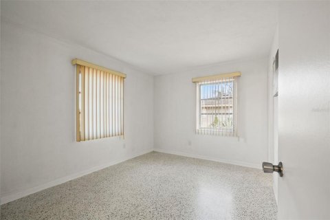 House in Spring Hill, Florida 3 bedrooms, 128.86 sq.m. № 2428766 - photo 14