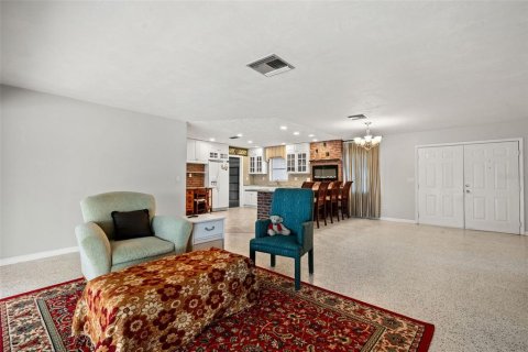 House in Spring Hill, Florida 3 bedrooms, 128.86 sq.m. № 2428766 - photo 10