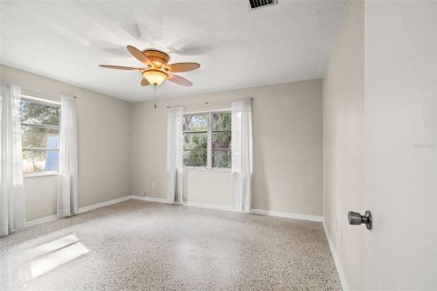 House in Spring Hill, Florida 3 bedrooms, 128.86 sq.m. № 2428766 - photo 12