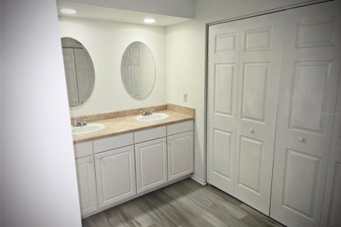 House in Palm Harbor, Florida 3 bedrooms, 123 sq.m. № 1910022 - photo 5