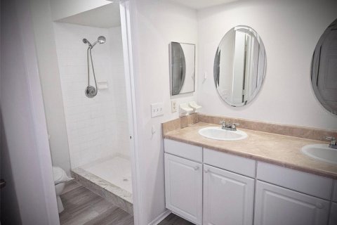 House in Palm Harbor, Florida 3 bedrooms, 123 sq.m. № 1910022 - photo 4