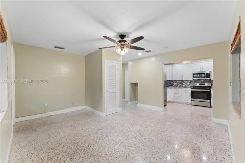 Снять в аренду виллу или дом в Саут-Майами, Флорида 2 спальни, 89.74м2, № 2050076 - фото 8