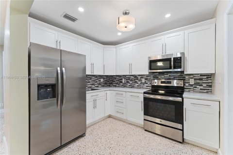 Снять в аренду виллу или дом в Саут-Майами, Флорида 2 спальни, 89.74м2, № 2050076 - фото 9