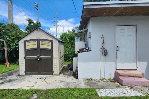 Commercial property in Miami, Florida 154.96 sq.m. № 1932445 - photo 13