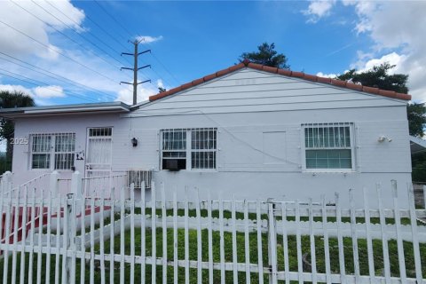 Commercial property in Miami, Florida 154.96 sq.m. № 1932445 - photo 1