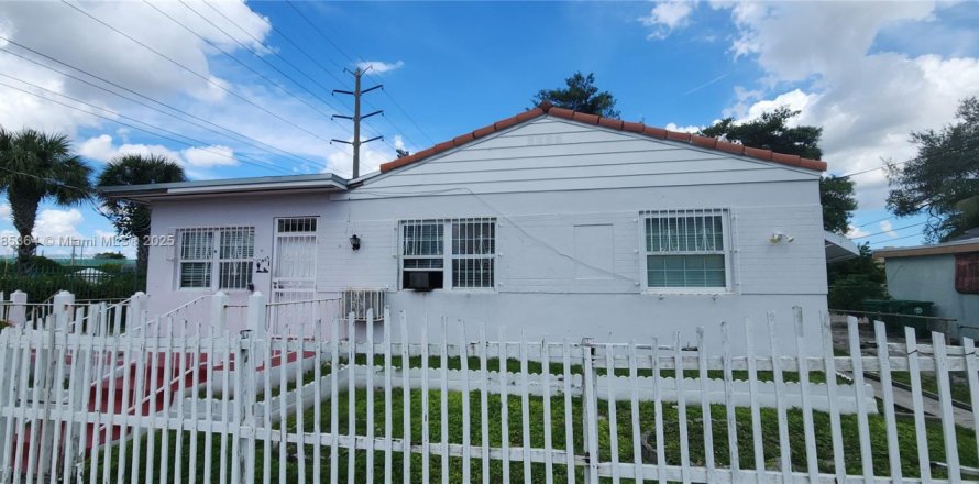 Commercial property in Miami, Florida 154.96 sq.m. № 1932445