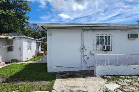 Commercial property in Miami, Florida 154.96 sq.m. № 1932445 - photo 11
