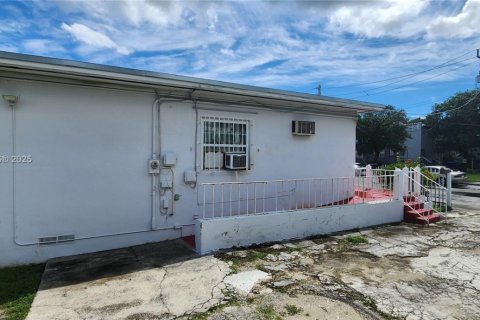 Commercial property in Miami, Florida 154.96 sq.m. № 1932445 - photo 5