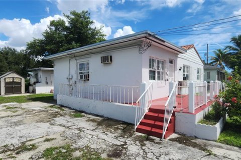 Commercial property in Miami, Florida 154.96 sq.m. № 1932445 - photo 16